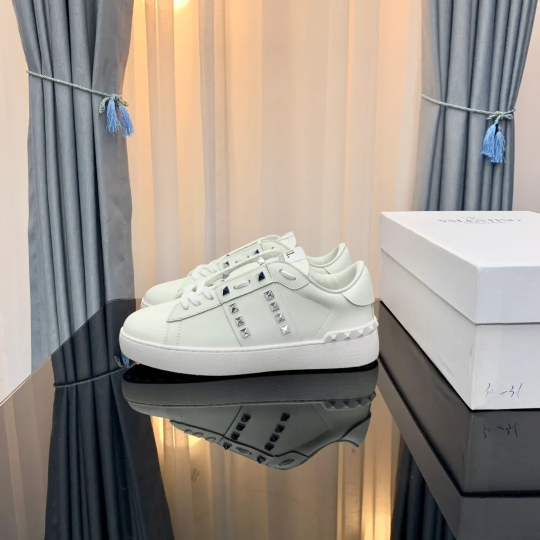 👟👟Ex-factory price 480👟👟 Women's Shoes Women's Clothing Women's Shoes Women's Clothing VALENTINO Valentino sneakers 23ss new letter sneakers white shoes lace-up sneakers Zhang Yixing's same rivet lace-up casual shoes sneakers The highest version on the market! All details are consistent with the original version. Buy the original 1:1 replica. Material: Original imported pebbled cowhide with VT original webbing. 3D printed color pattern. Inner lining: Imported cowhide lining. Cowhide foot pads. Outsole: exclusive molded T👟👟factory price U wear-resistant outsole. Strap: with rubber texture VLTN LOGO. Insole: genuine consistent rubber insole. Original box and full set of original packaging. Size: 35-40 (41🉑️Customized, non-refundable) 38-44 (45🉑️Customized, non-refundable)